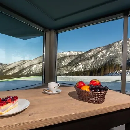 Strachan Family Jasna 3*