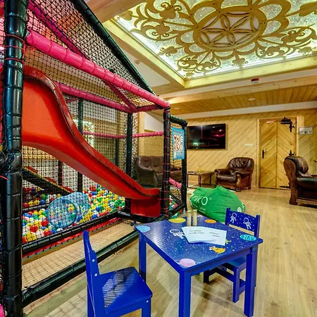 Strachan Family Jasna Hotel