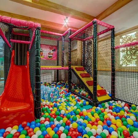 Strachan Family Jasna