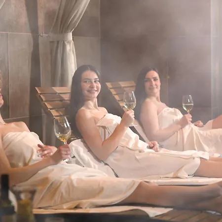 Strachan Family Jasna 3*