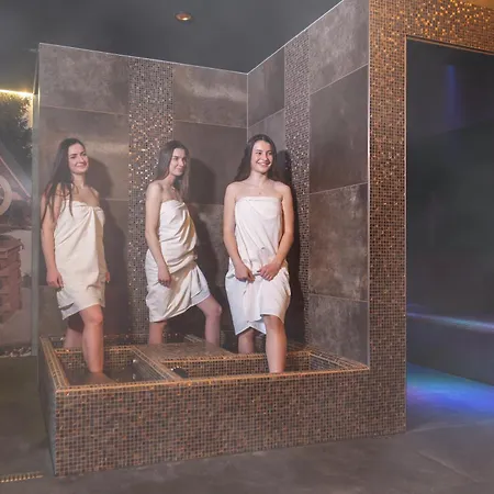 Strachan Family Jasna デマノブスカ・ドリーナ